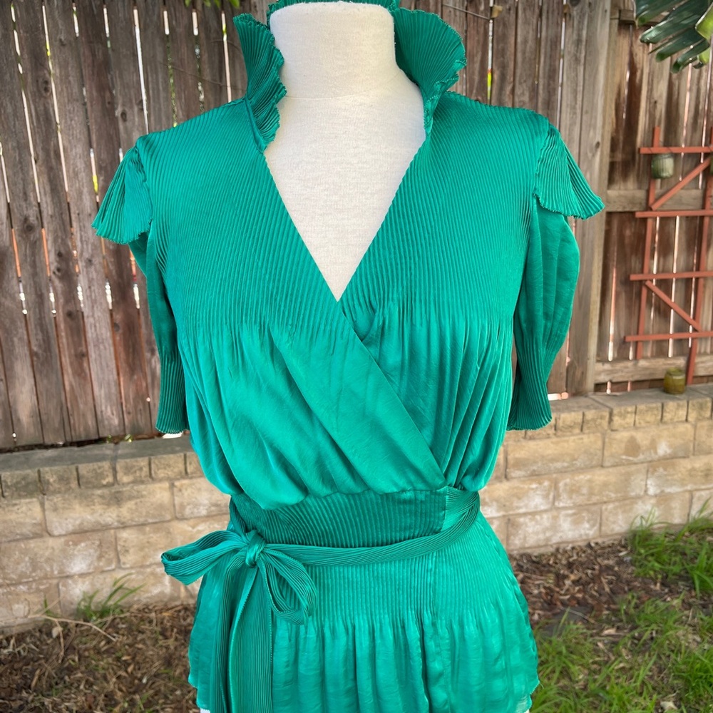 Diane Von Furstenberg pleated Elegant Green Wrap blouse party vintage luxury M